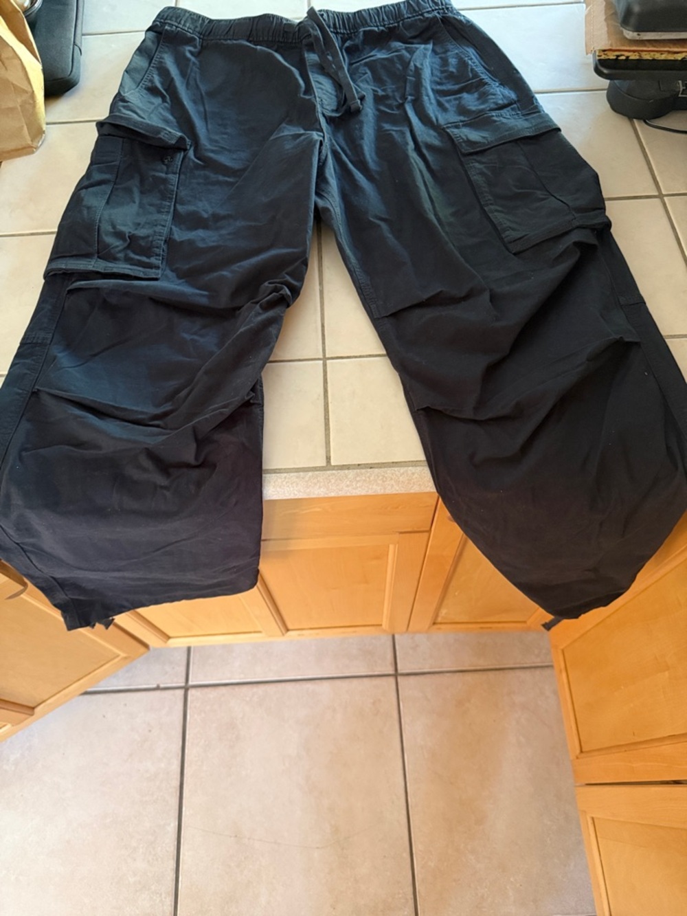 H&M Black Men's Cargo Pants with Multiple Pockets